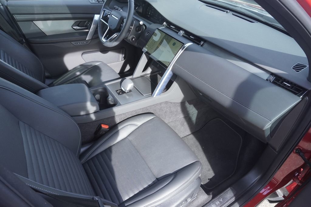 Used 2025 Land Rover Discovery Sport Dynamic SE image 22