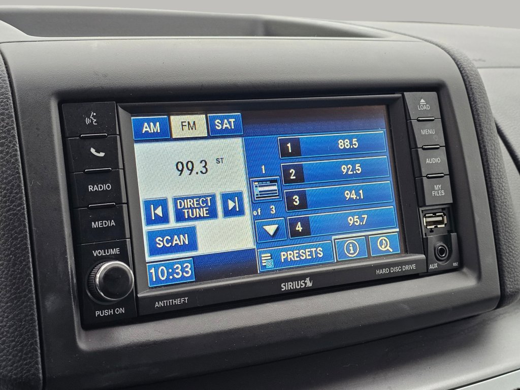 Used 2012 Volkswagen Routan SE image 7