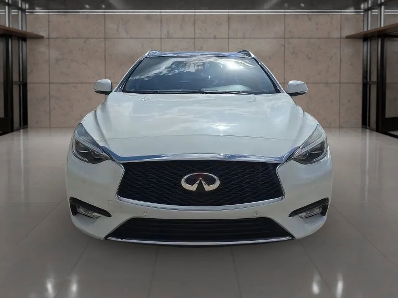 Used 2017 INFINITI QX30 Premium w/ Technology Package image 4