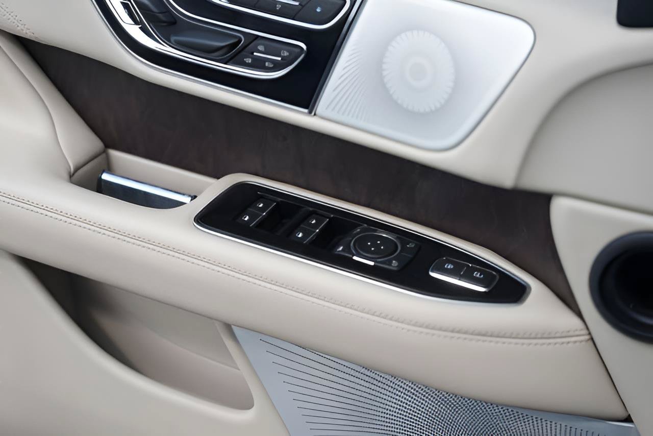 Used 2020 Lincoln Navigator L Reserve w/ Equipment Group 208A Reserve AWD/4WD image 32