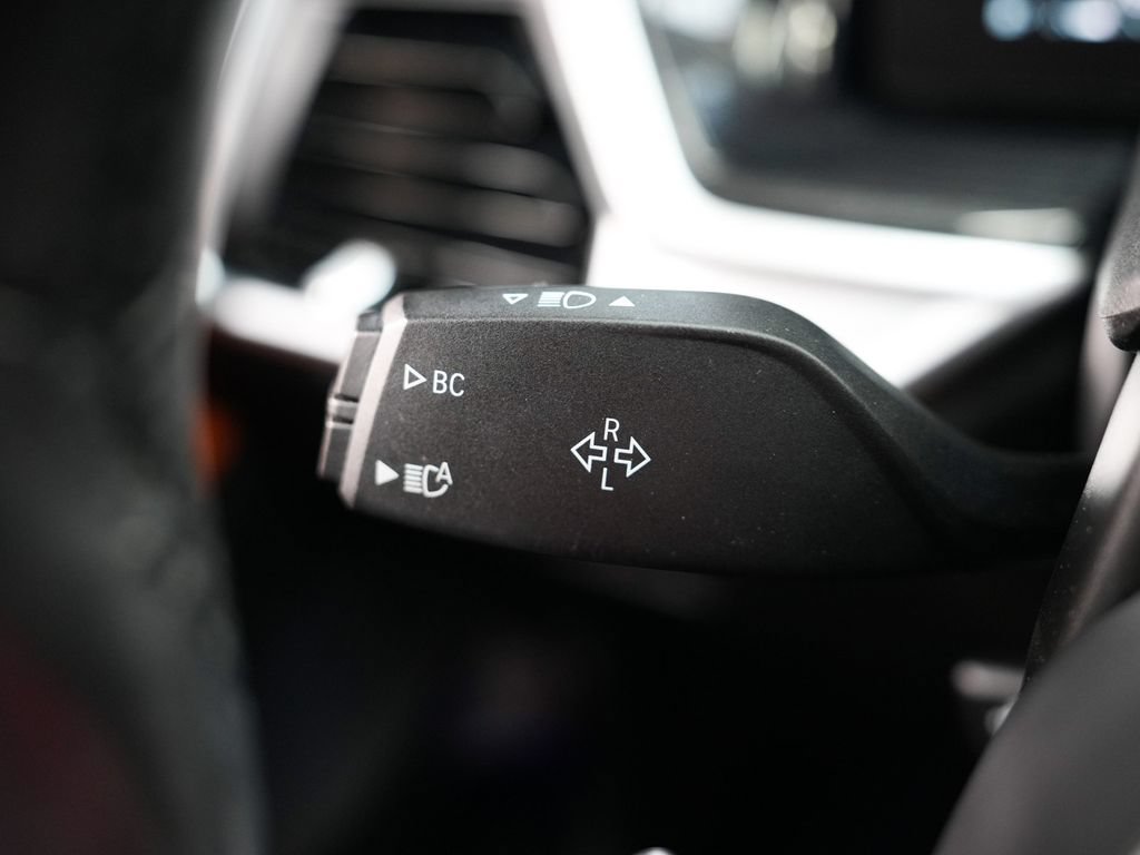 Used 2023 BMW X7 xDrive40i w/ M Sport Package AWD/4WD image 23