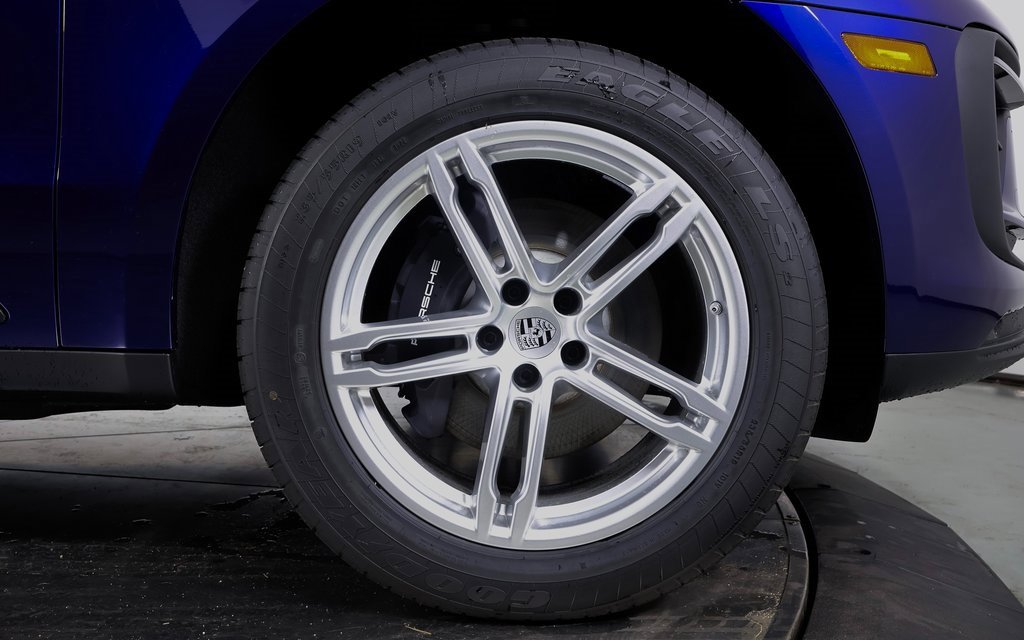 Used 2025 Porsche Macan image 23