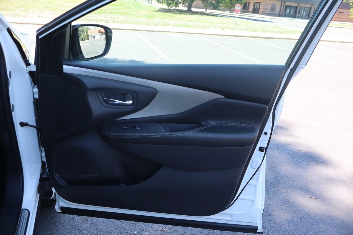 Used 2015 Nissan Murano SV w/ Premium Package AWD/4WD image 26