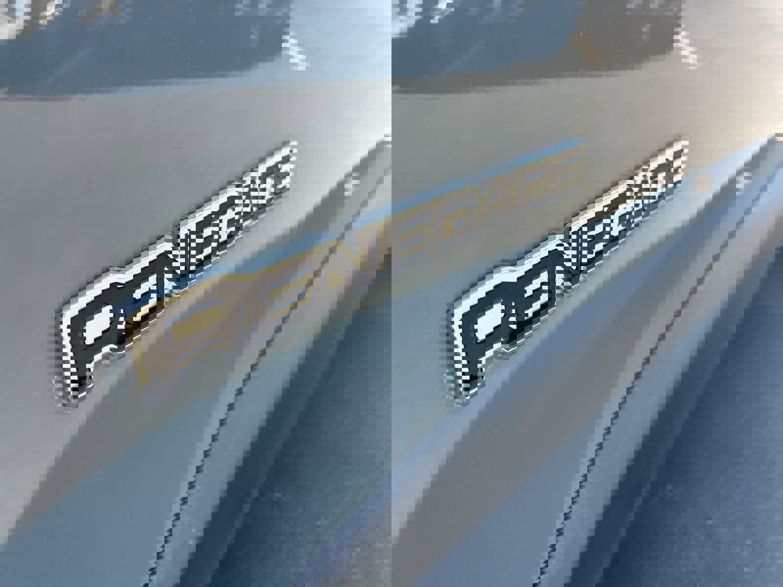 Used 2018 Jeep Renegade Latitude image 13