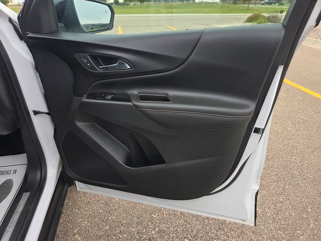 Used 2023 Chevrolet Equinox Premier AWD/4WD image 36