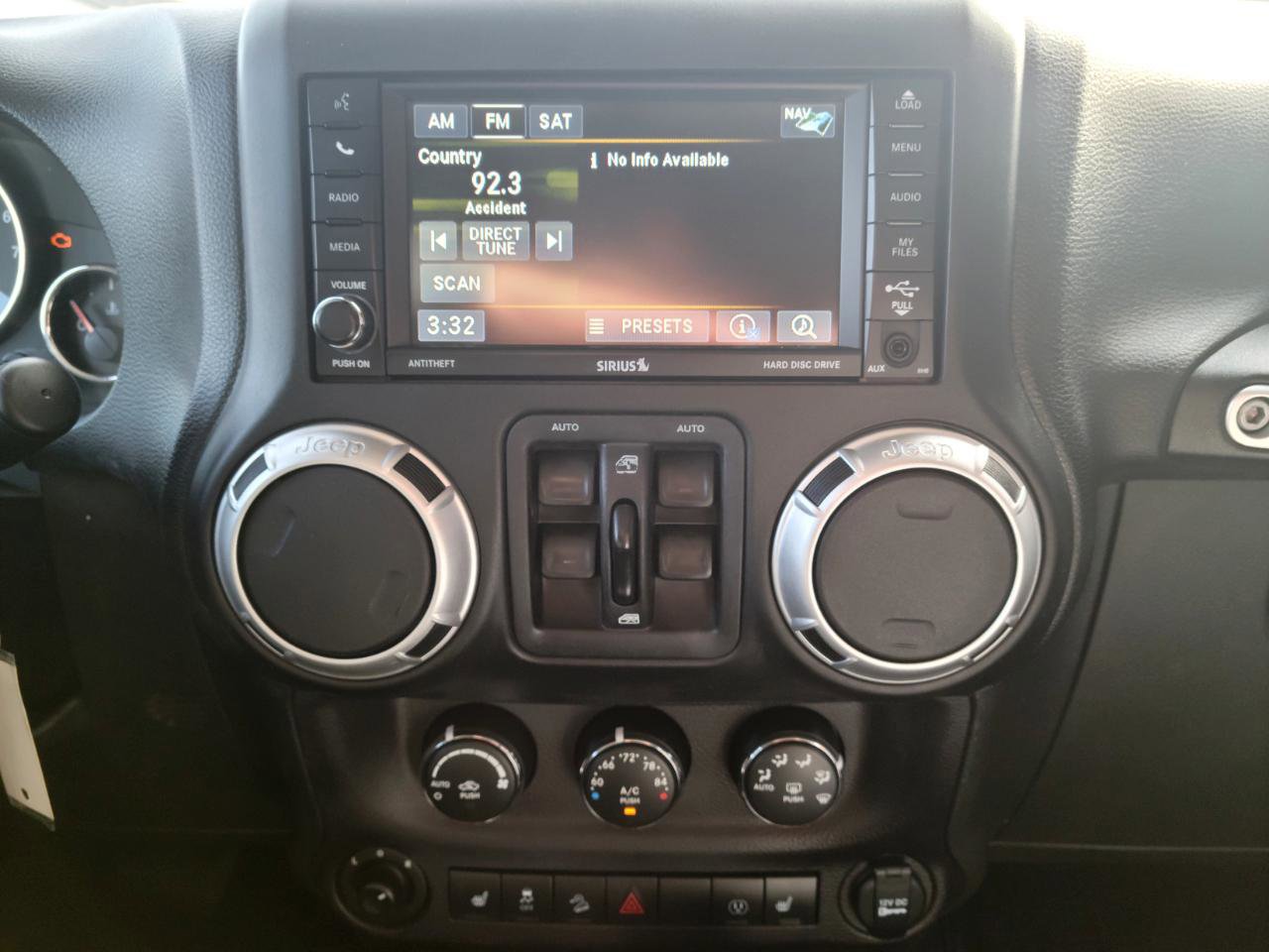 Used 2015 Jeep Wrangler Unlimited Sahara w/ Connectivity Group image 11