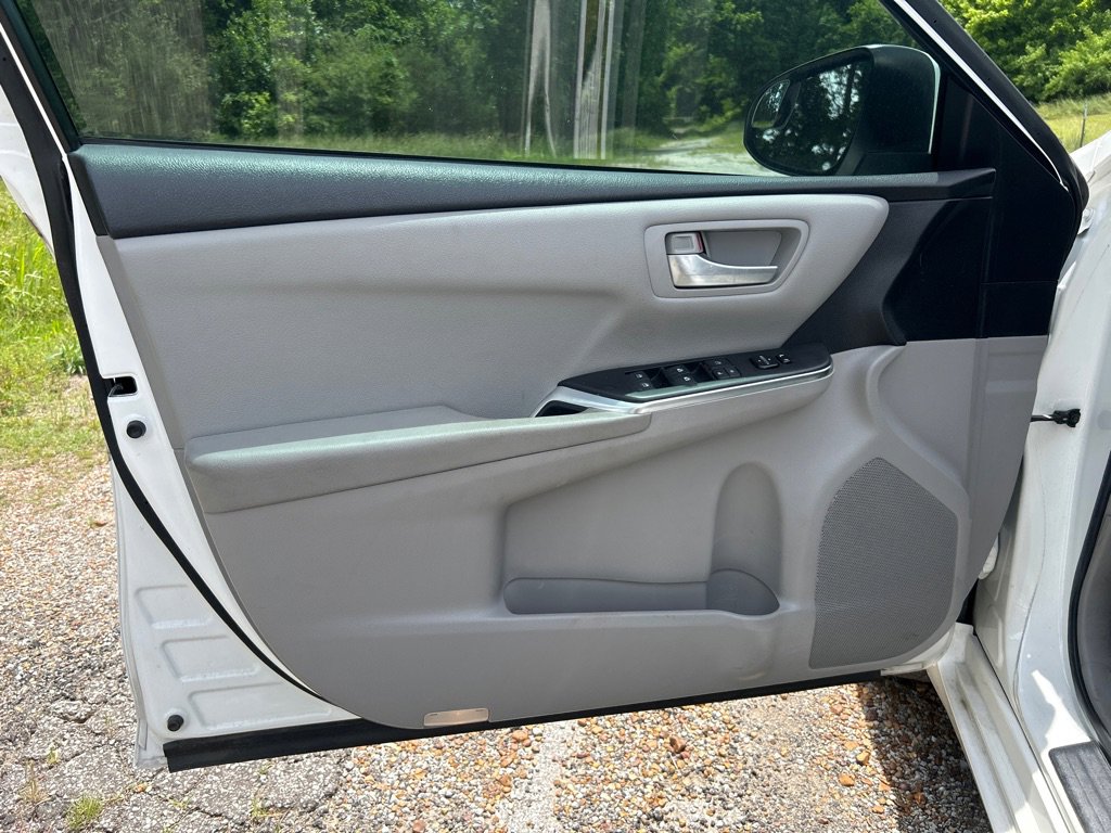 Used 2017 Toyota Camry LE FWD image 7