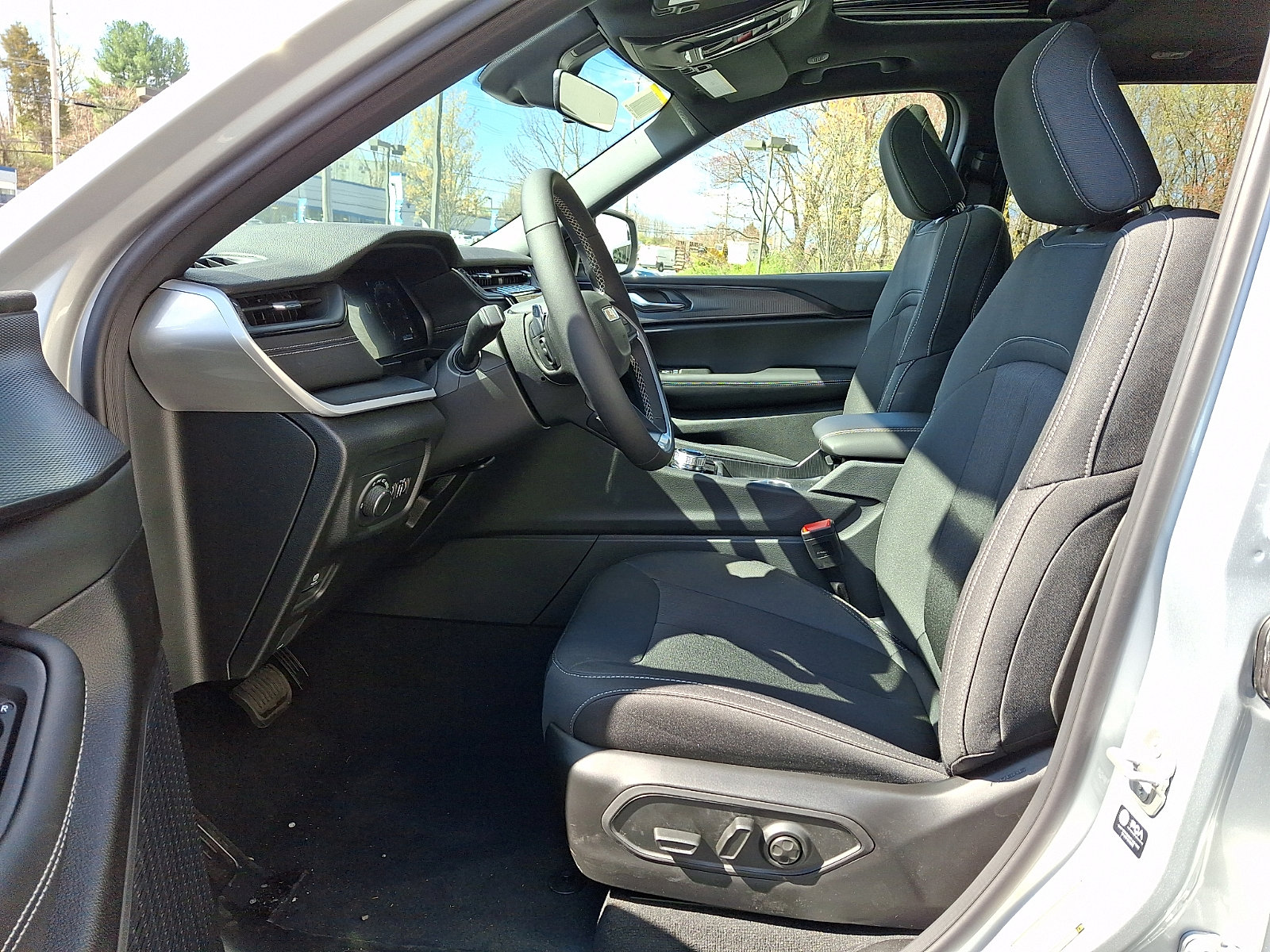 New 2026 Jeep Grand Cherokee Laredo X AWD/4WD image 9