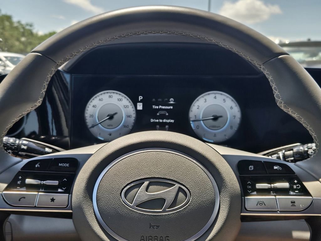 Certified 2025 Hyundai Elantra SEL FWD image 23