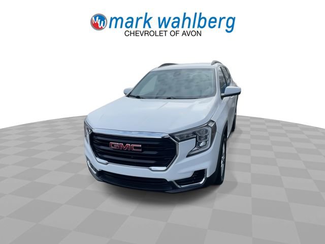 Certified 2024 GMC Terrain SLE w/ Driver Convenience Package FWD image 3