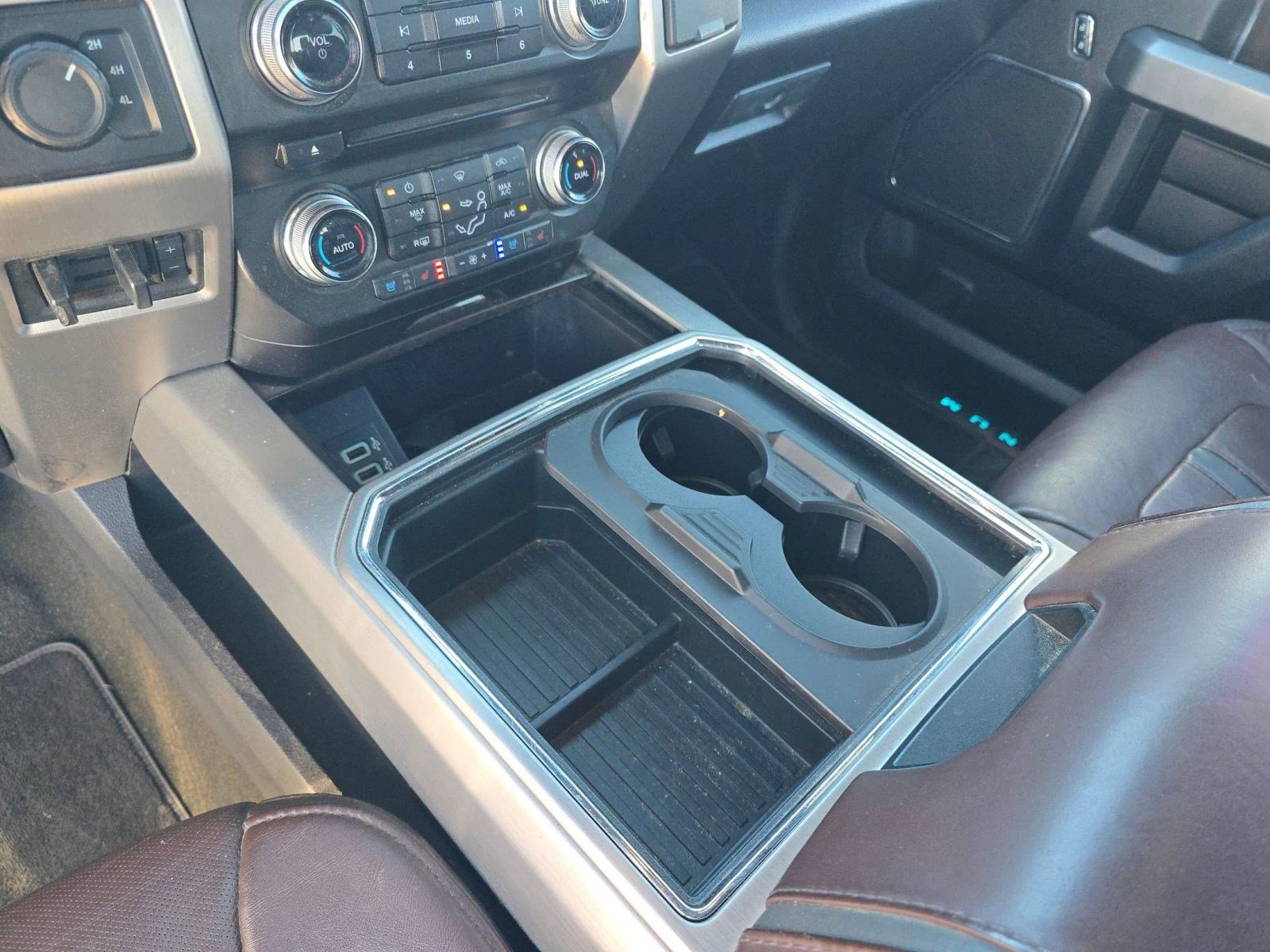 Used 2017 Ford F450 Platinum w/ Platinum Ultimate Package image 26