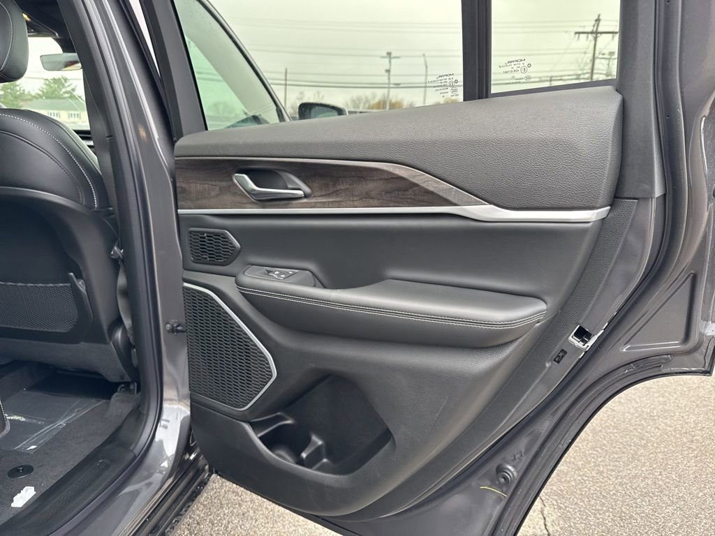 New 2026 Jeep Grand Cherokee Limited AWD/4WD image 30