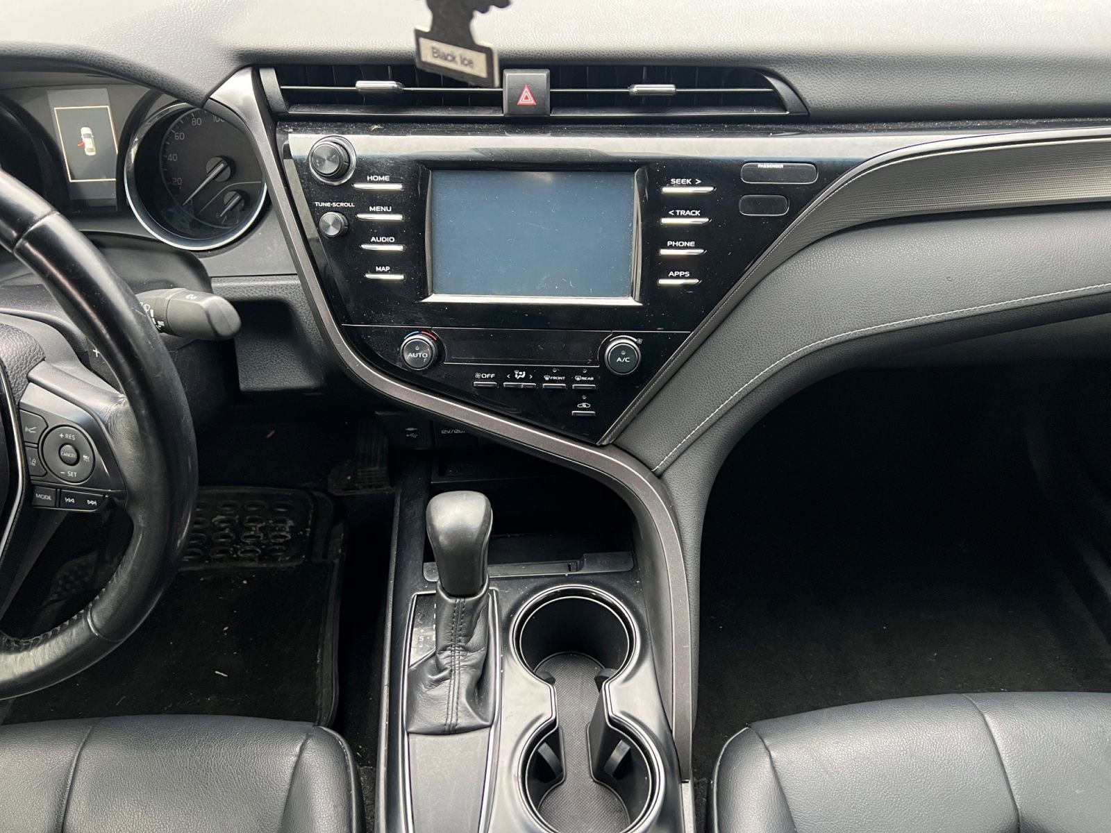 Used 2019 Toyota Camry SE FWD image 11