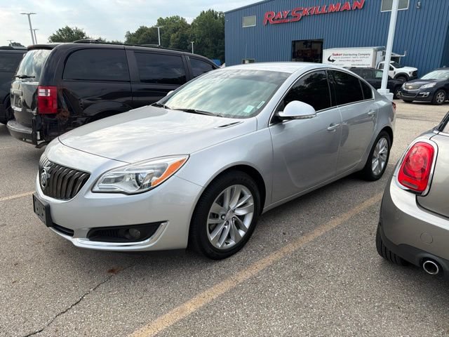 Used 2017 Buick Regal AWD image 2