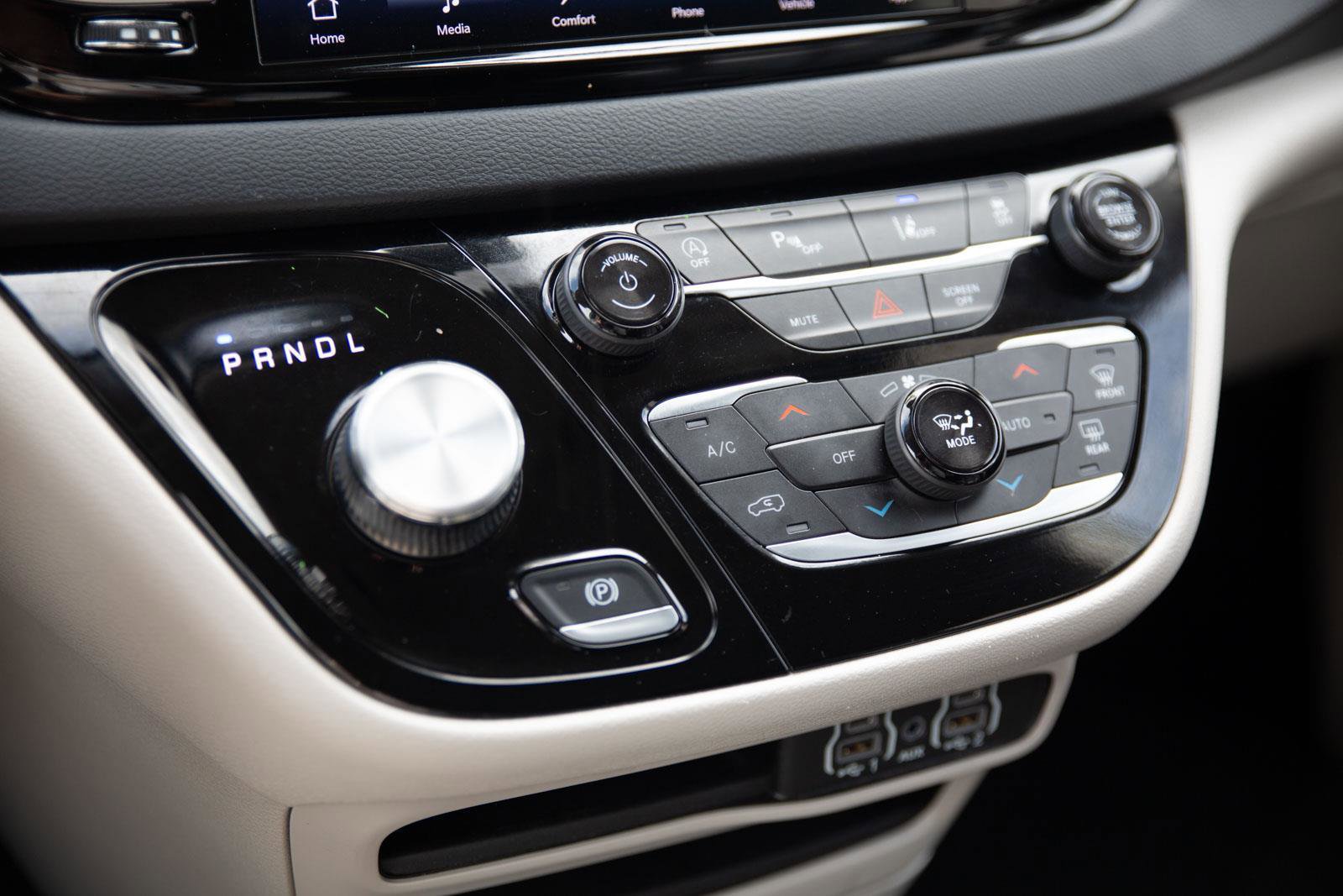 Used 2024 Chrysler Pacifica Touring-L FWD image 15