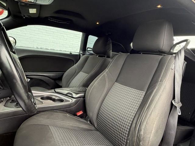 Used 2016 Dodge Challenger SXT image 11