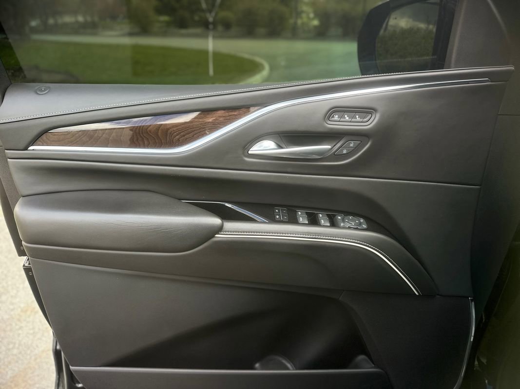 Used 2021 Cadillac Escalade Sport Platinum AWD/4WD image 13