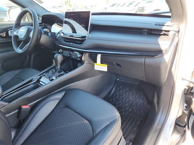 New 2026 Jeep Compass Latitude image 9