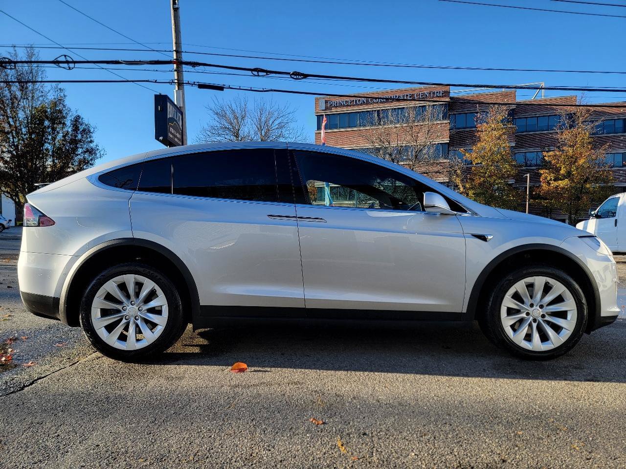Used 2017 Tesla Model X 75D AWD/4WD image 6