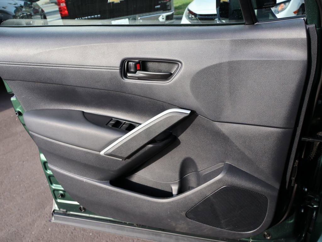 Used 2026 Toyota Corolla Cross LE FWD image 28