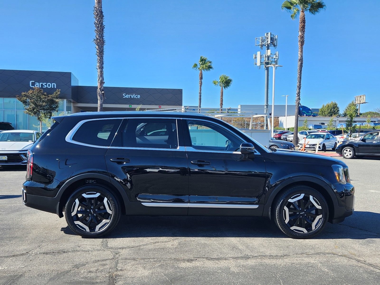 Used 2023 Kia Telluride EX w/ EX Captain's Chair Package AWD/4WD image 8