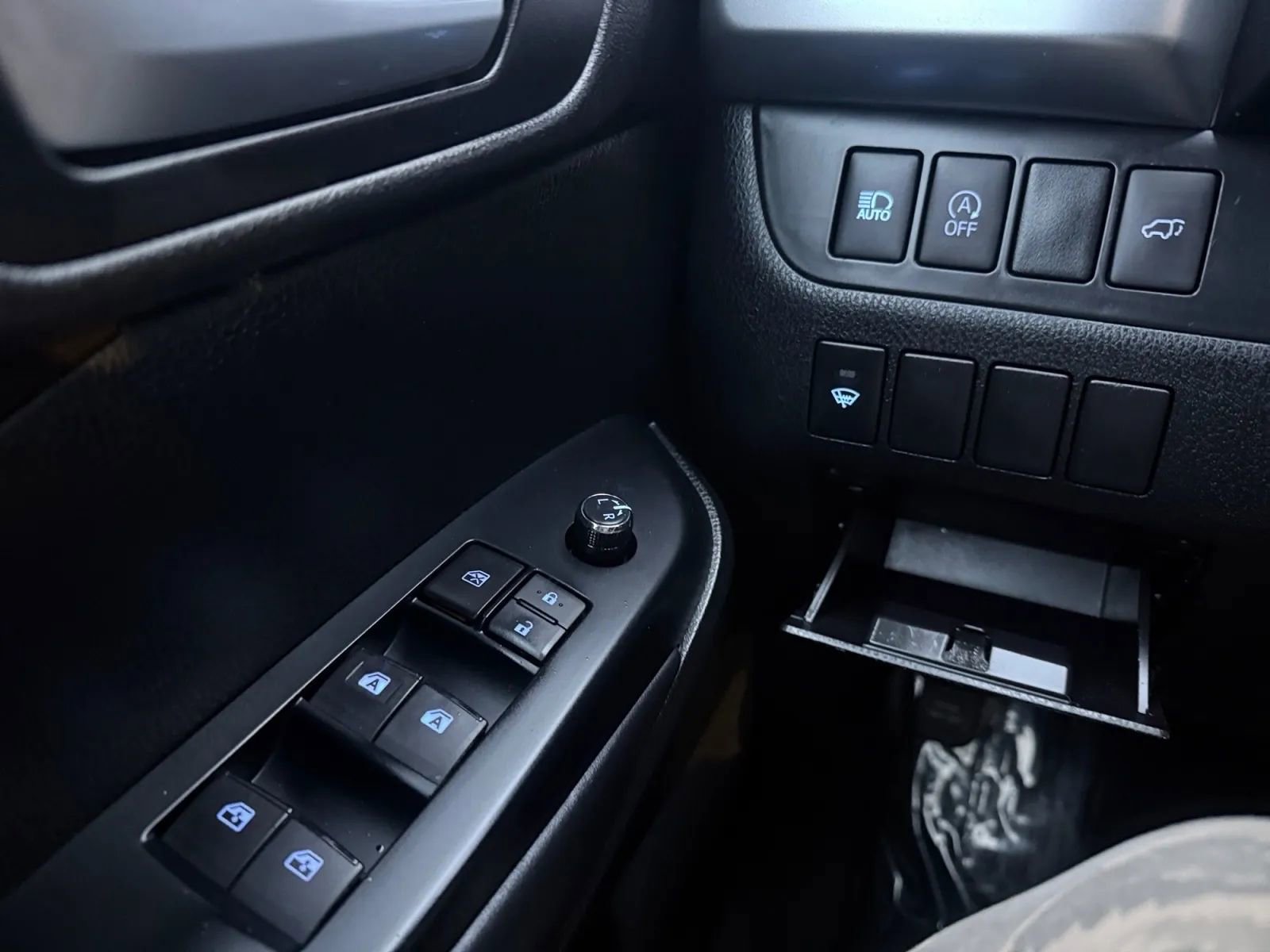 Used 2018 Toyota Highlander XLE image 21