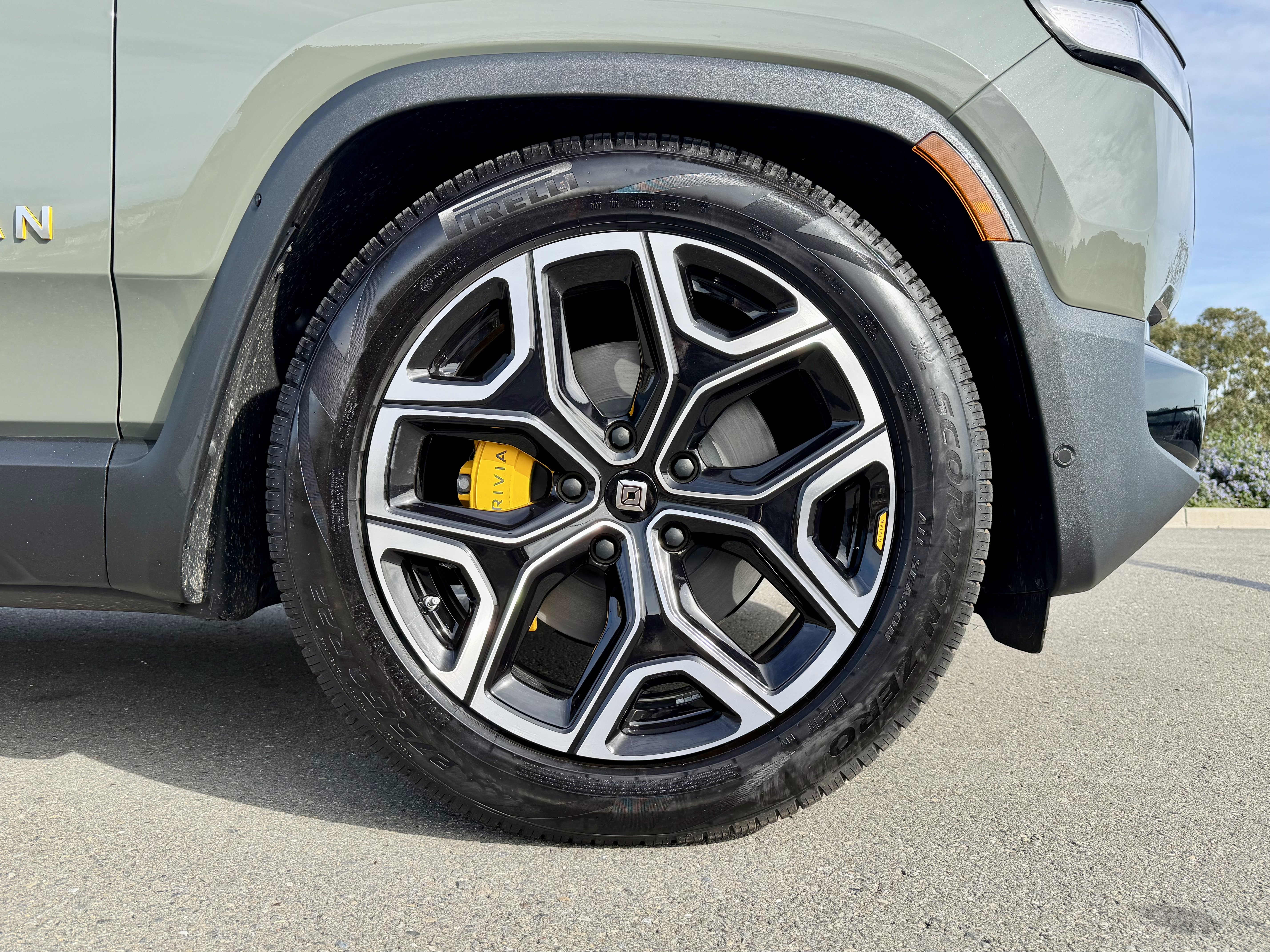 Used 2022 Rivian R1T Launch Edition image 27