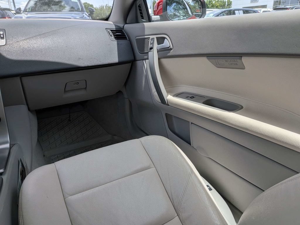 Used 2009 Volvo C70 T5 FWD image 23