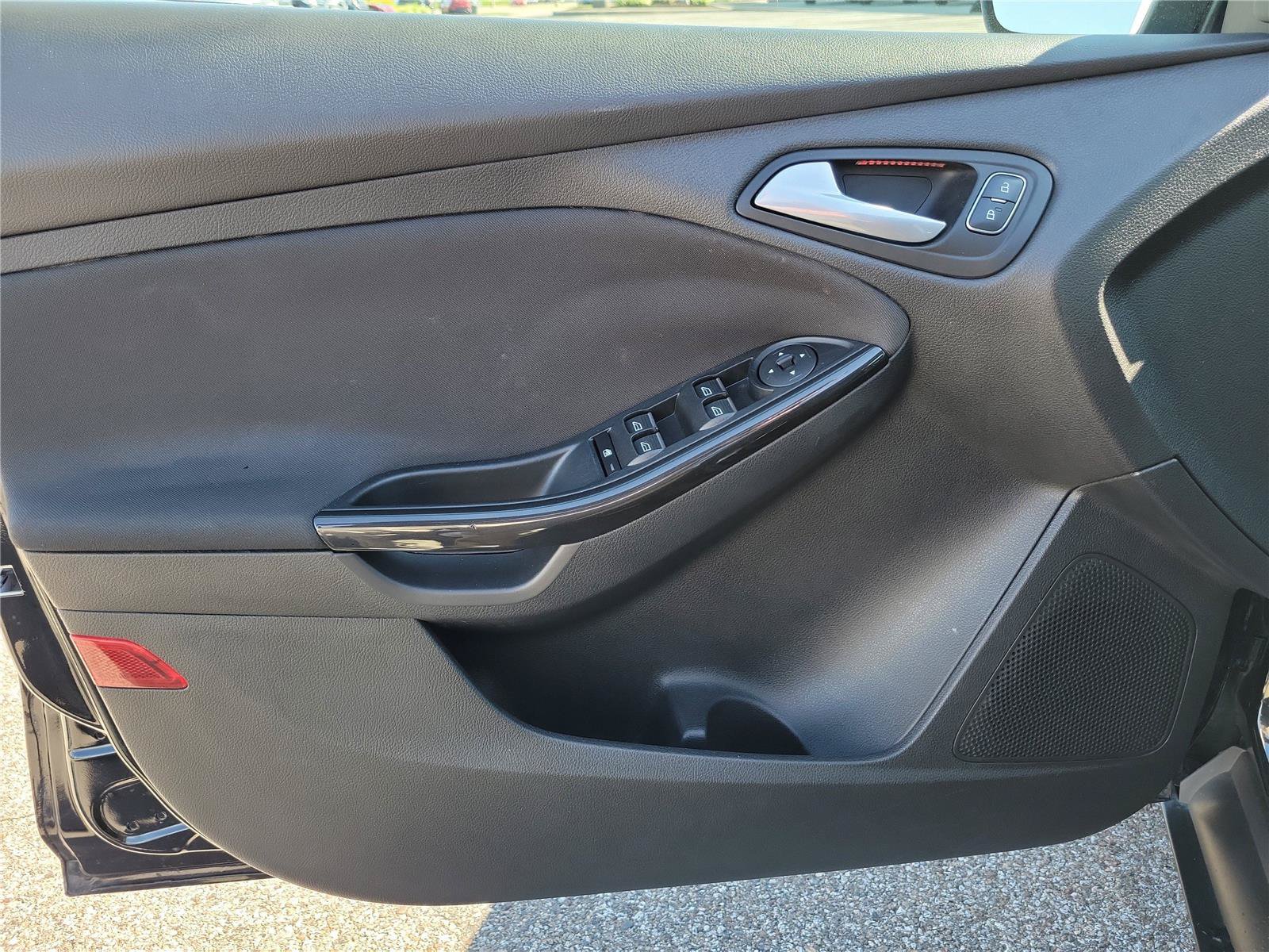 Used 2017 Ford Focus Titanium FWD image 20
