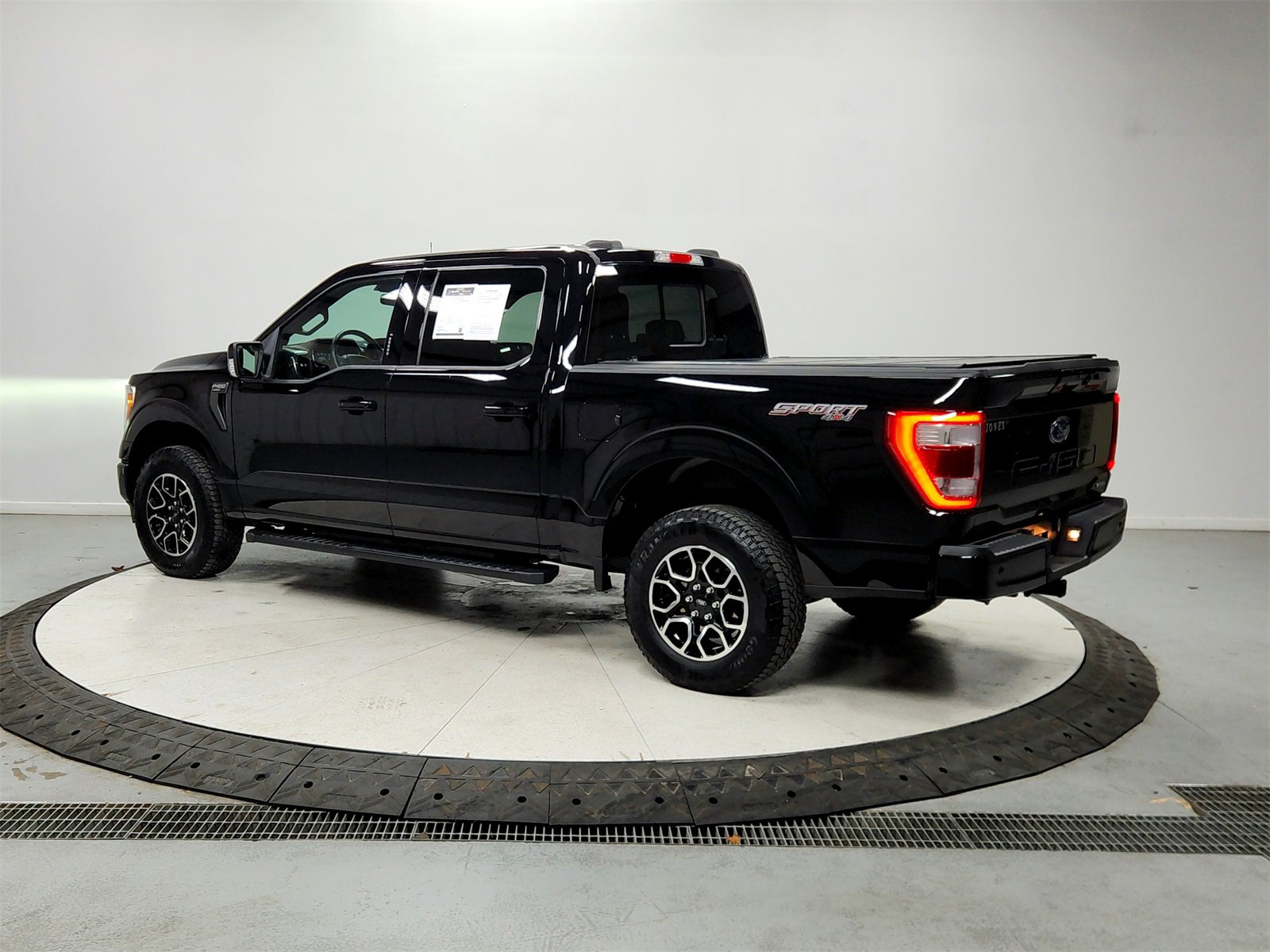 Used 2023 Ford F150 Lariat image 5