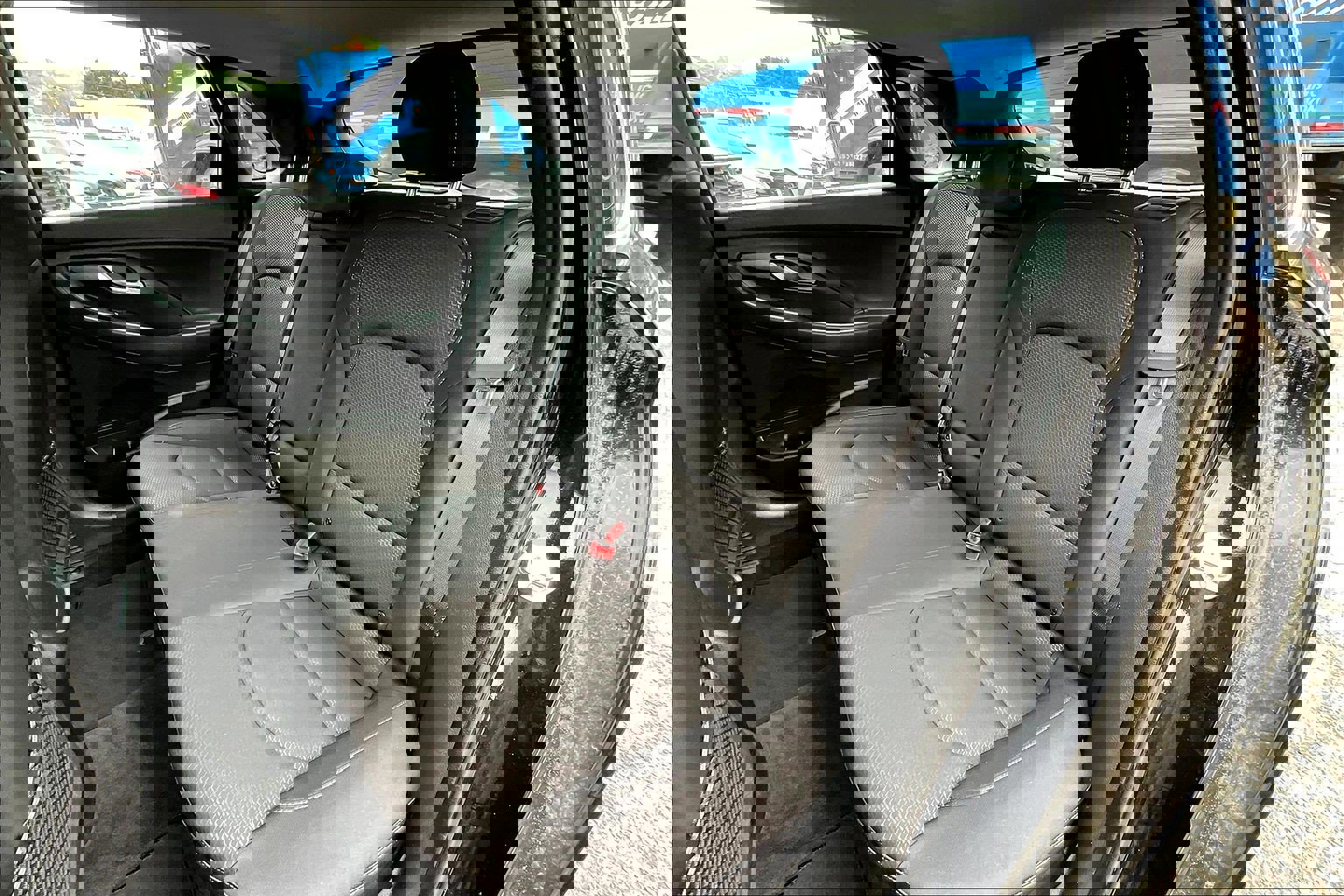 Used 2018 Hyundai Elantra GT image 26