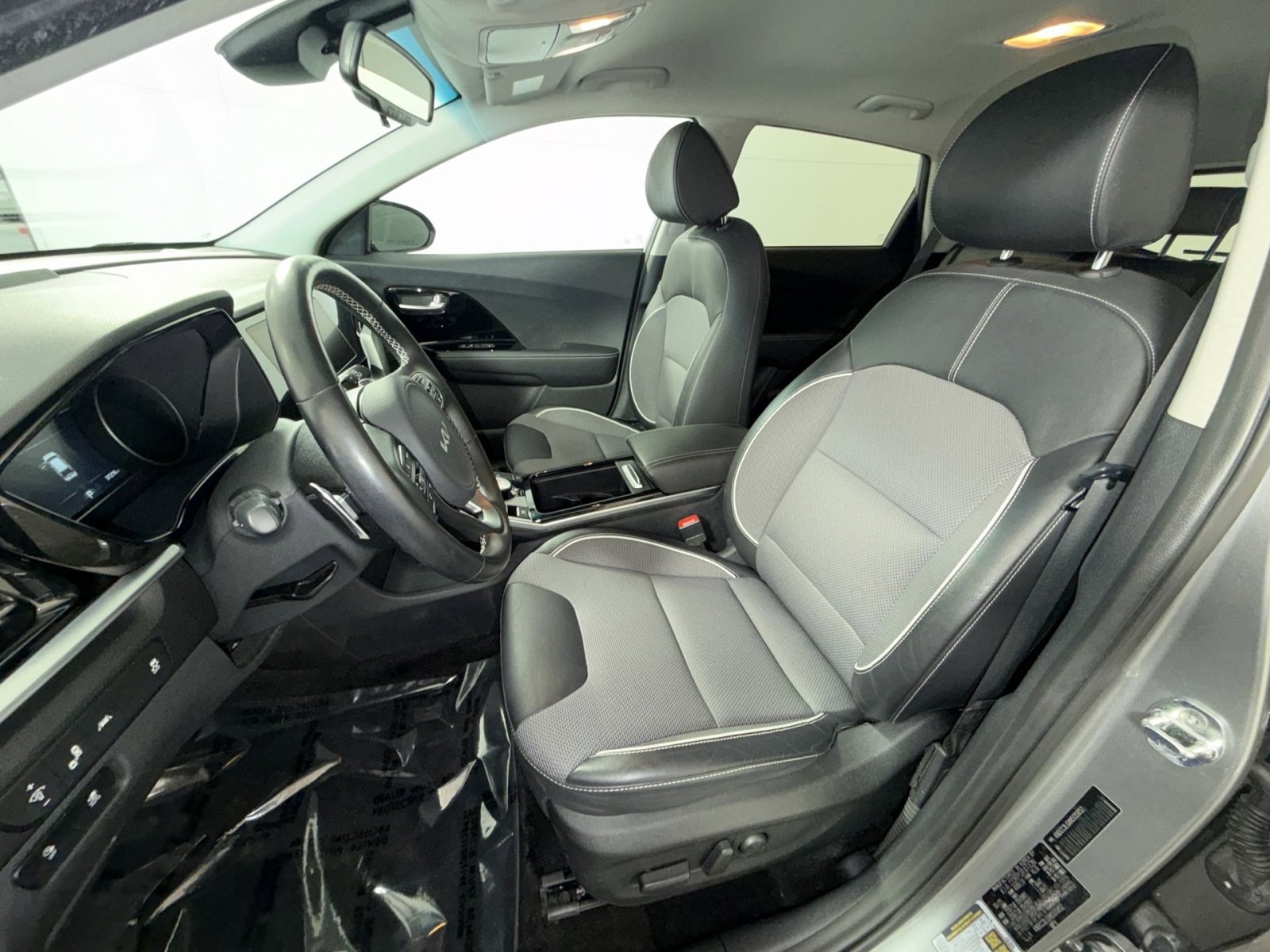 Used 2022 Kia Niro EX w/ Cold Weather Package image 13