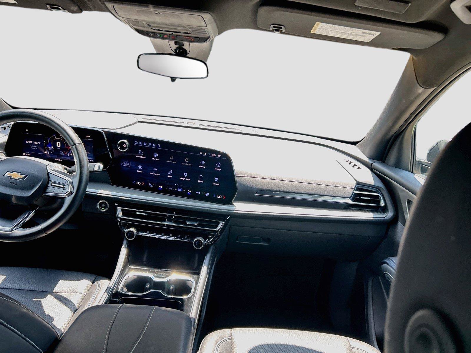 Used 2025 Chevrolet Traverse LT FWD image 19