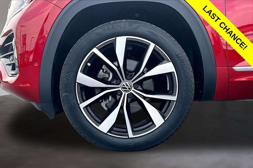 Used 2024 Volkswagen Atlas Cross Sport SEL Premium R-Line AWD/4WD image 9
