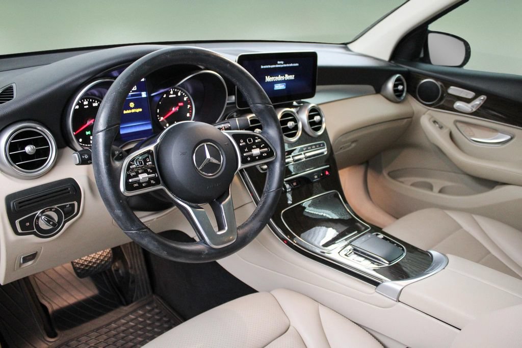 Used 2022 Mercedes-Benz GLC 300 image 2