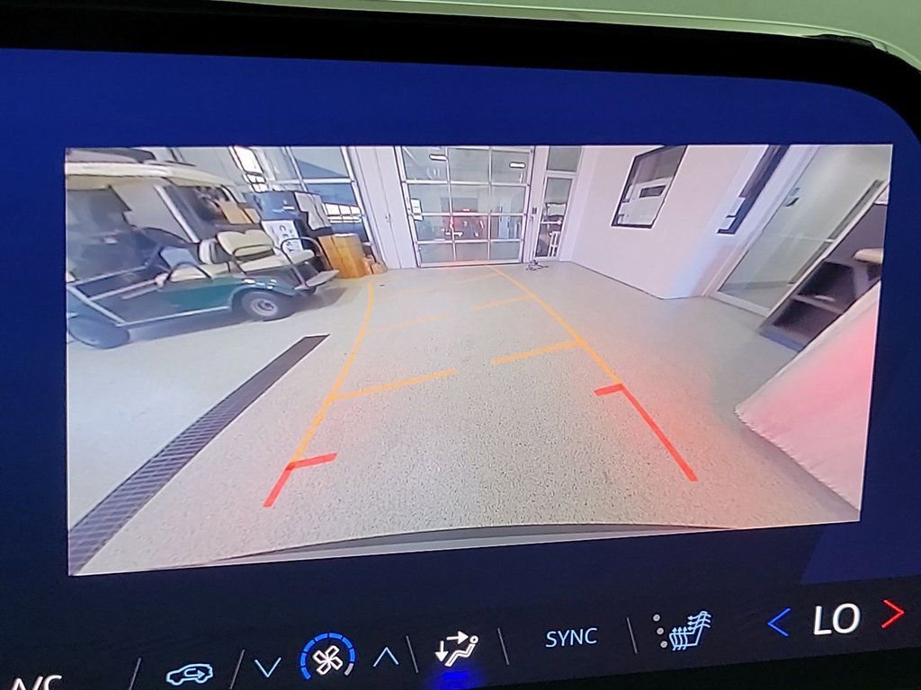 Certified 2025 Chevrolet Traverse LT image 14