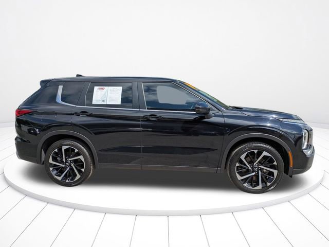 Used 2022 Mitsubishi Outlander SE image 3