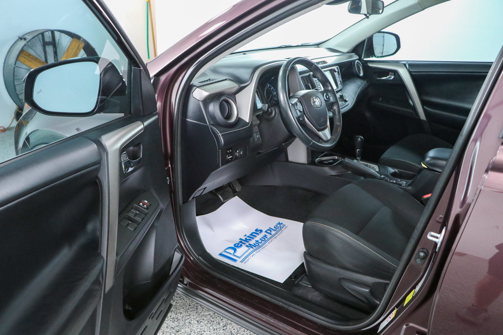 Used 2017 Toyota RAV4 XLE FWD image 3