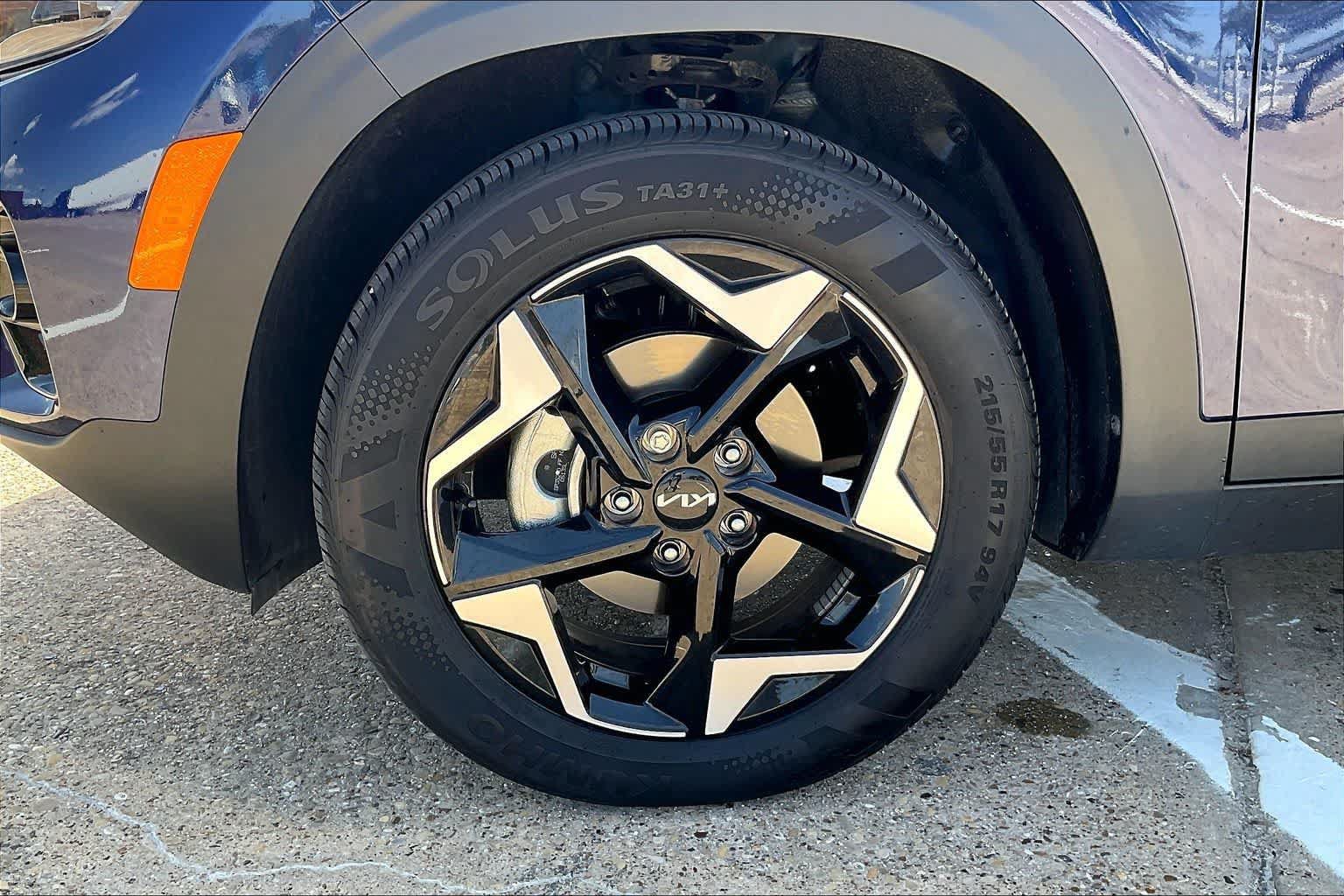 Certified 2026 Kia Seltos EX FWD image 7