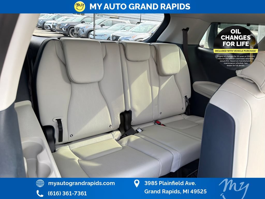 Used 2025 Kia Carnival EX FWD image 26