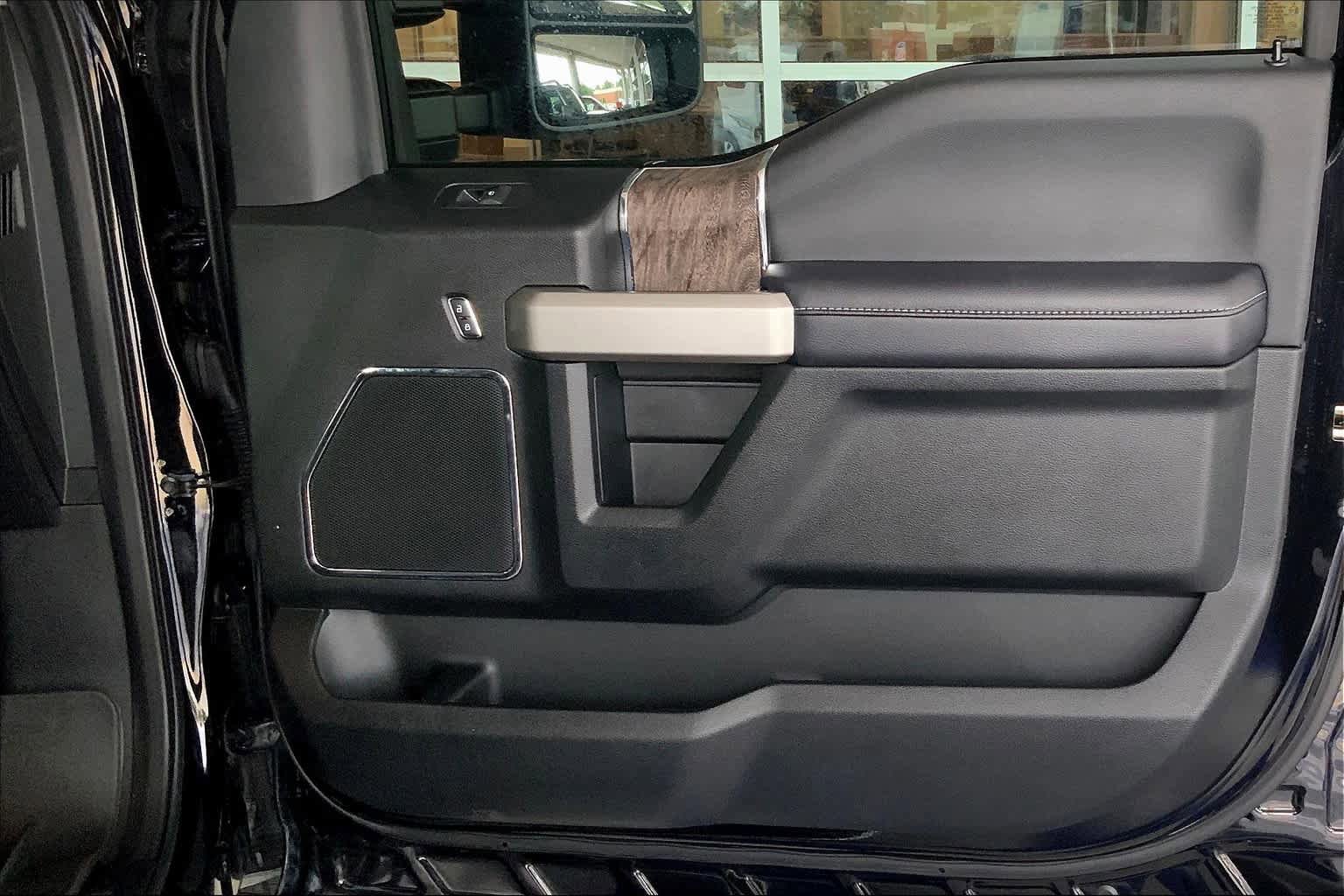 Used 2019 Ford F250 Lariat w/ Lariat Ultimate Package image 23