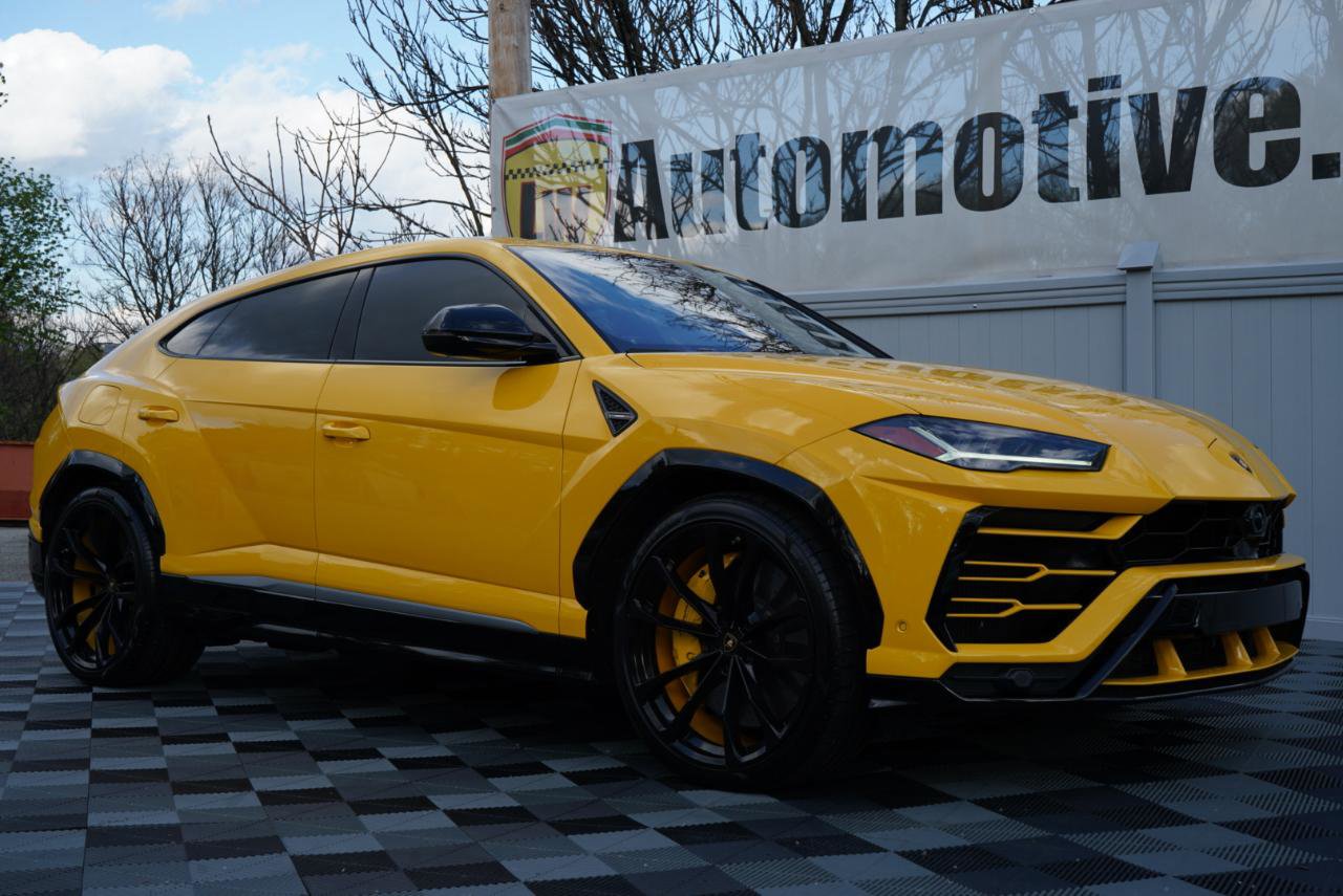 Used 2020 Lamborghini Urus AWD/4WD image 3