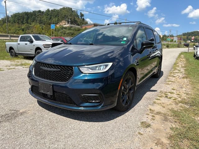 Used 2025 Chrysler Pacifica Limited FWD image 7