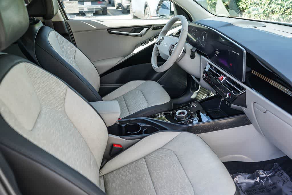 Used 2024 Kia Niro Wave w/ Wave Preserve Package FWD image 17