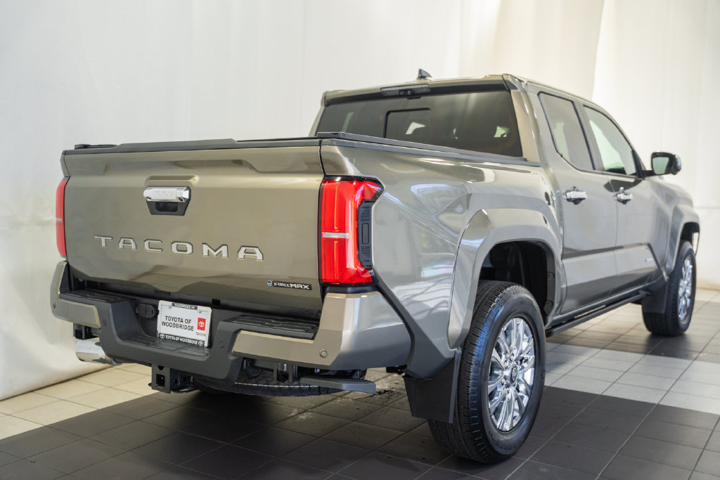 Used 2025 Toyota Tacoma Limited AWD/4WD image 4