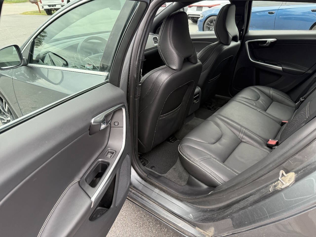 Used 2017 Volvo V60 T6 R-Design Platinum w/ Climate Package AWD/4WD image 14