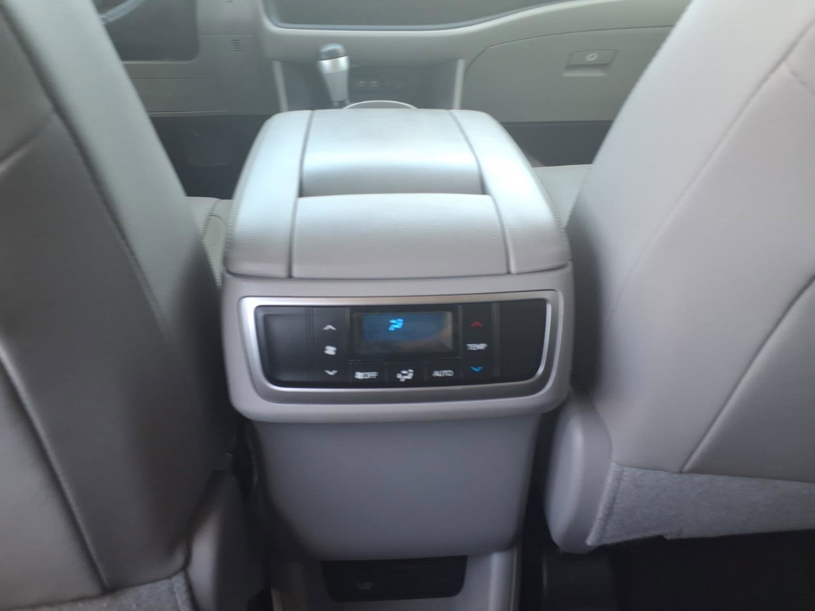 Certified 2017 Toyota Highlander Limited image 12