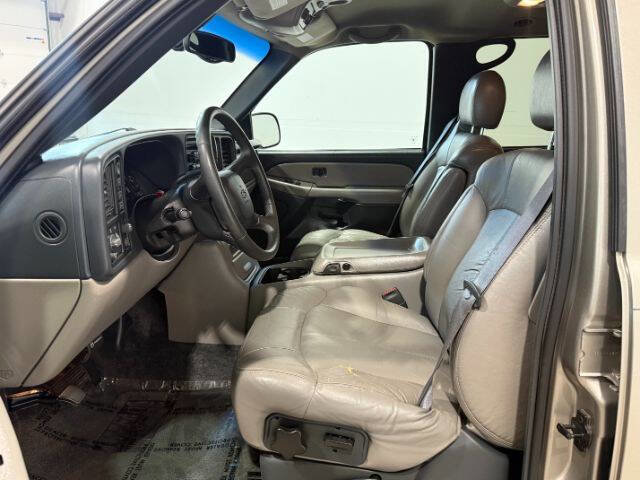 Used 2000 Chevrolet Suburban LS w/ LS Preferred Equipment Group AWD/4WD image 12