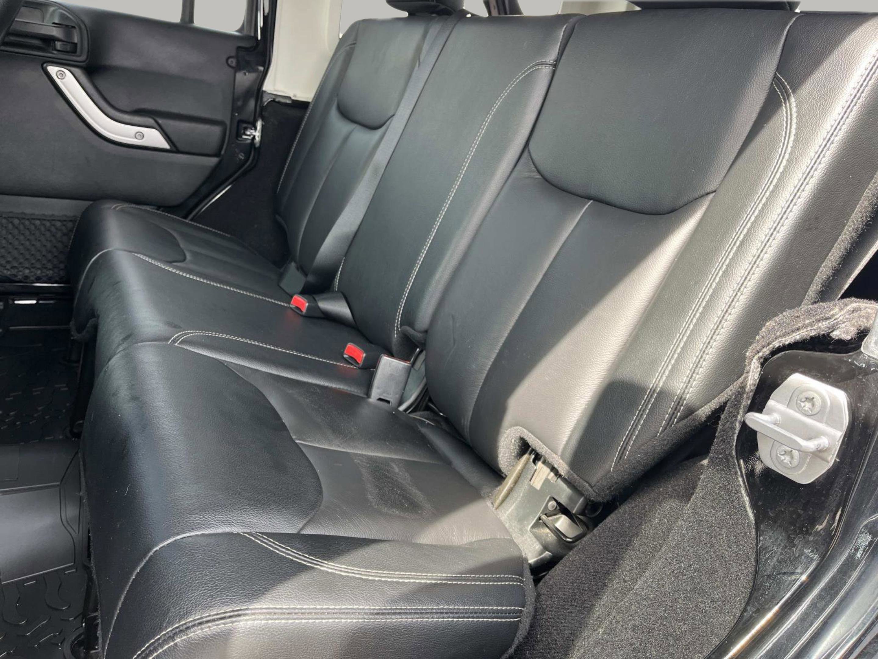 Used 2018 Jeep Wrangler Unlimited Sahara w/ Dual Top Group image 22