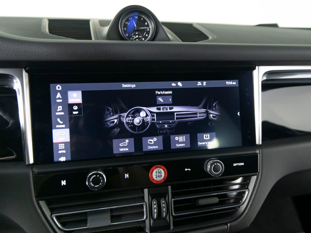 Certified 2025 Porsche Macan image 26